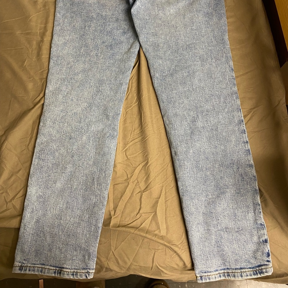 Womens H and M dad jeans, size 8. Light wash. Never worn but without tags.